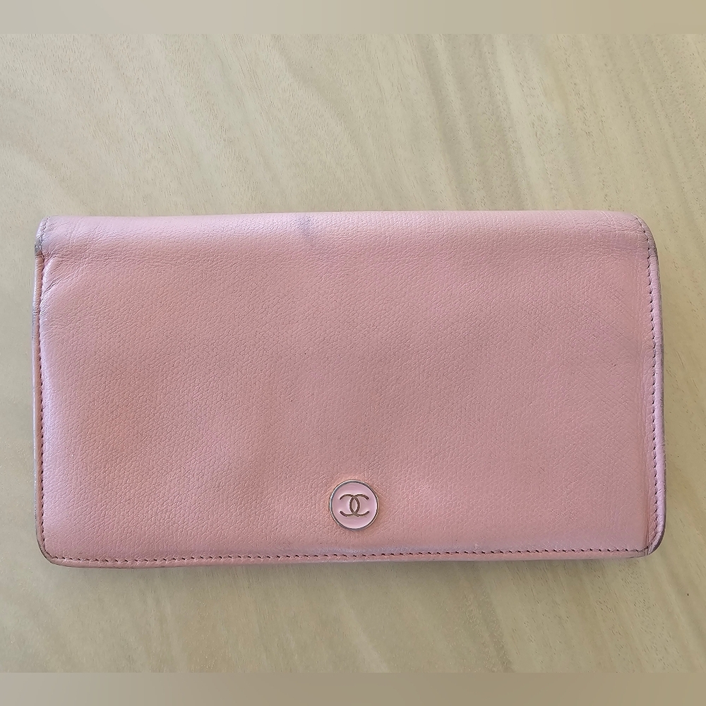 Chic Pink Authenic Chanel Leather Wallet